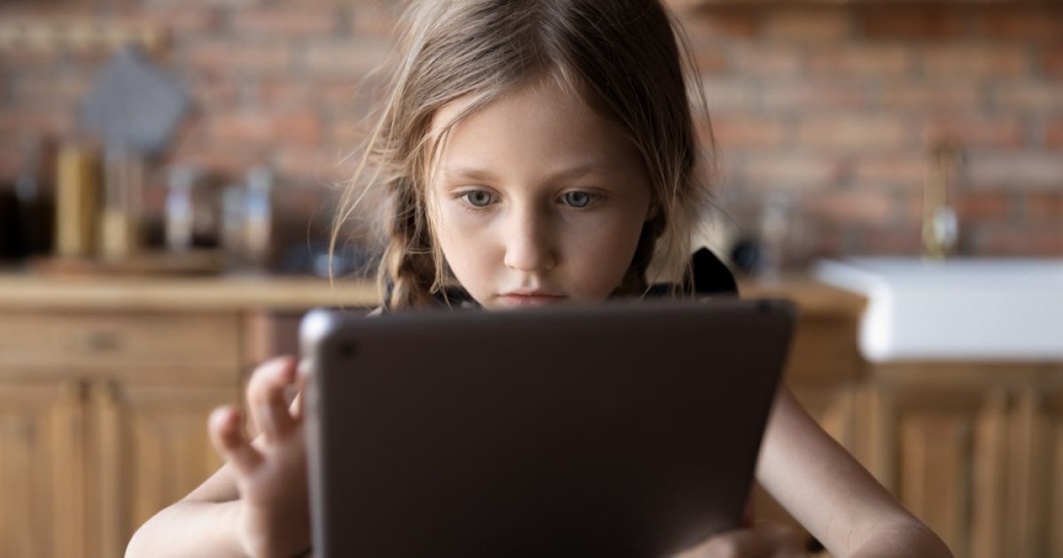 电脑游戏是由天才儿童发现的。 Invenio 计划有助于单独接触儿童